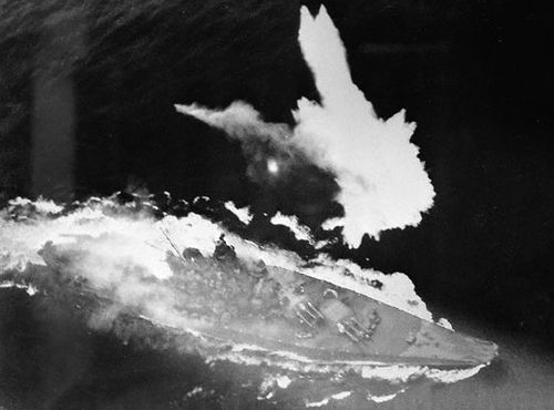 Battleship_Yamato_sinking